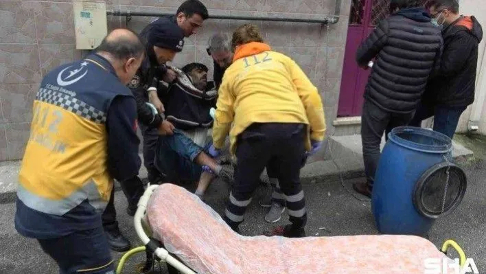 Bursa'da polise bıçakla saldıran şahıs, ayağından vurularak etkisiz hâle getirildi