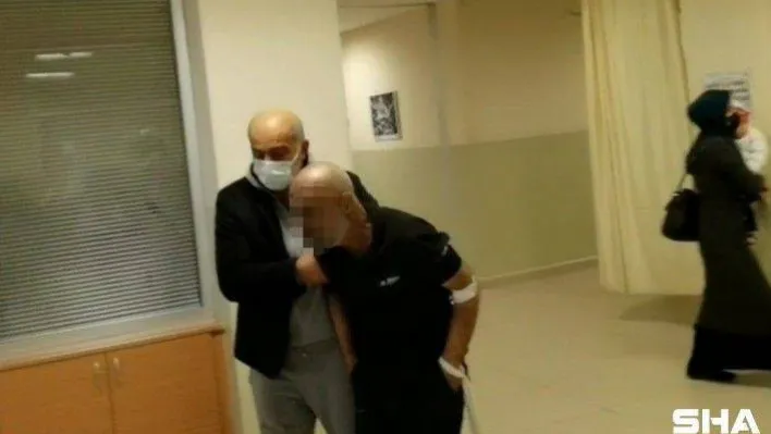 Cayır cayır yanan evine odun atan adam şaşırttı