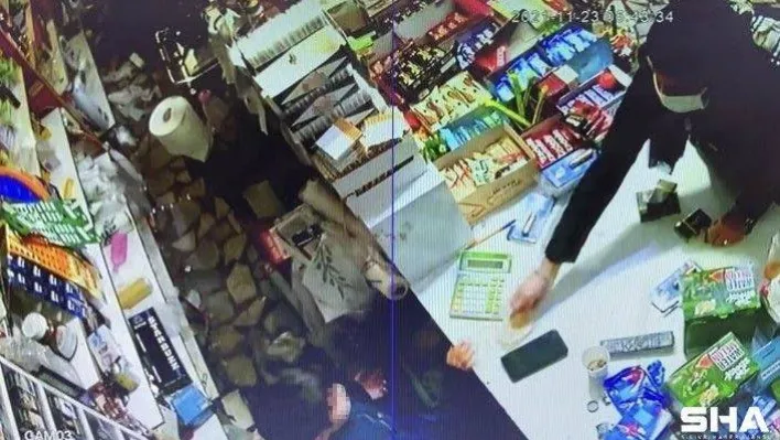 Çok konuşarak, bakkalın kasasında duran küçük çocuğu dolandırdı