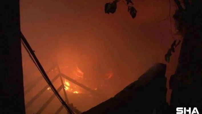 Ev sahibini evde bulamayan yabancı uyruklu şahıslar iki gecekonduyu ateşe verdi