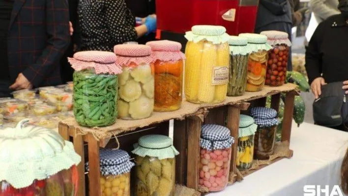 Eyüpsultan'da düzenlenen turşu festivali renkli görüntüler oluşturdu