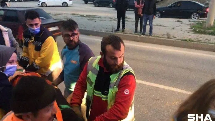 Gemlik'te işçileri taşıyan panelvan minibüs kaza yaptı: 13 yaralı