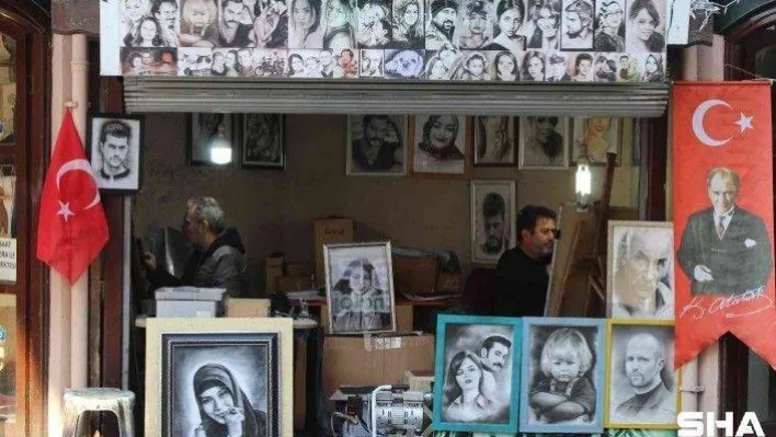 Gençler önce sipariş veriyor, sevgililerinden ayrılınca ressamı engelliyor