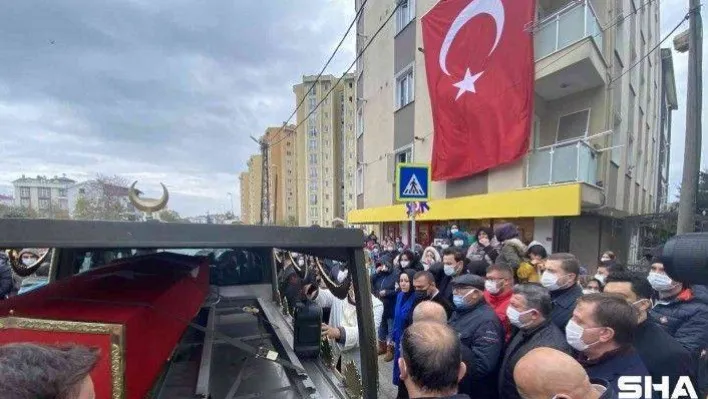 Gözü yaşlı eşin şehidine vedası yürekleri dağladı