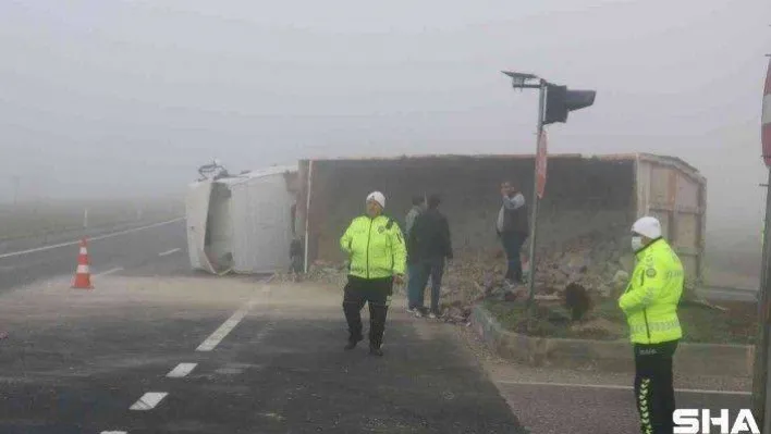 Halkalı-Kapıkule hızlı tren inşaatında çalışan hafriyat kamyonu devrildi: 1 yaralı