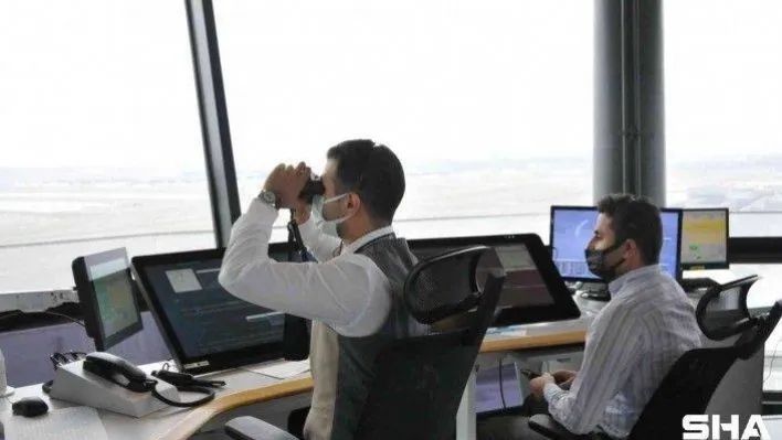 İstanbul Havalimanı'nda hava trafik kontrolörlerinin yoğun mesaisi