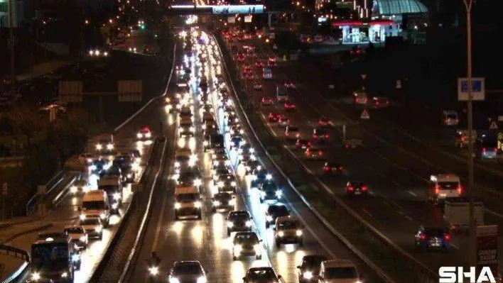 İstanbul'da haftanın ilk iş gününde trafik yoğunluğu