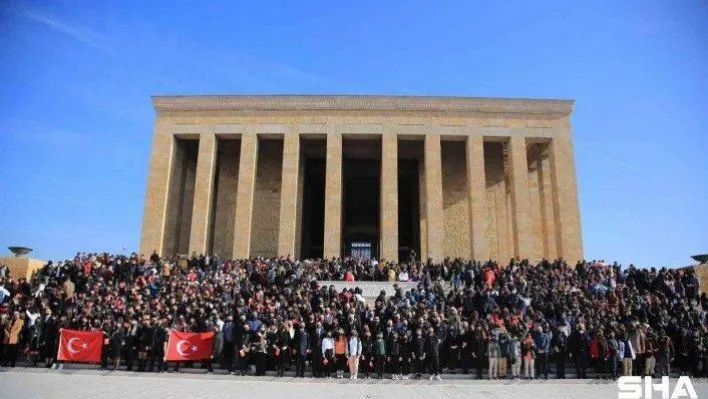 İTÜ ETA Vakfı Doğa Koleji 5 bini aşkın öğrencisiyle Anıtkabir'i ziyaret etti