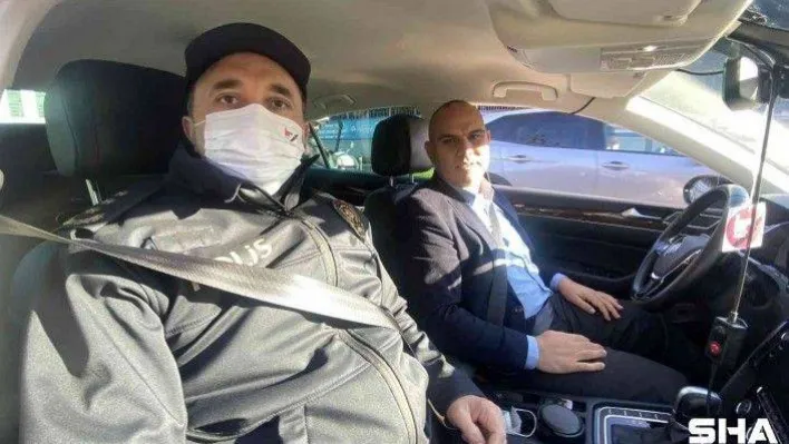 Kağıthane Kaymakamı ve Emniyet Müdürü direksiyon başına geçip emniyet kemerlerini taktı