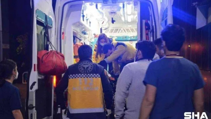 Kamyon dorsesi elektrik tellerine temas edince sürücüyü elektrik çarptı