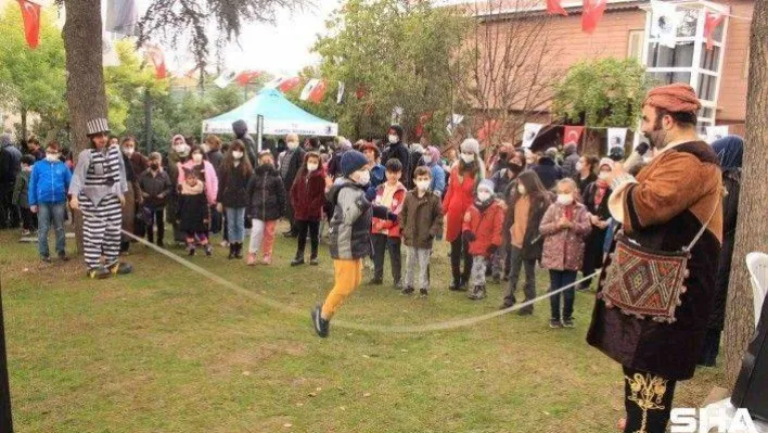 Kartal'da ara tatiline giren öğrenciler 'Çocuk Şenliği'nde eğleniyor