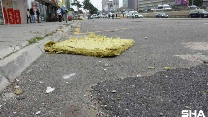 Kartal'da lodos nedeniyle rezidans duvarından kopan parçalar otomobillerin üzerine düştü