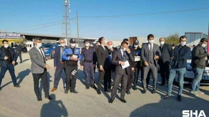 Kaymakam ile sürücü arasında komik diyalog: &quotAğacın altına radar konulmaz ki!&quot