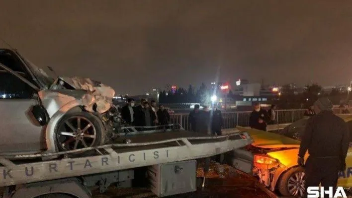 Küçükçekmece'de feci kaza: 2si ağır 3 yaralı