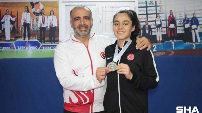 Milli tekvandocu Sude Yaren Uzunçavdar Saraybosna'dan bronz madalya ile döndü
