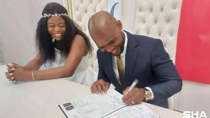 Nikah memuru Nijer damada sandalyede &quotevet&quot dedirtti