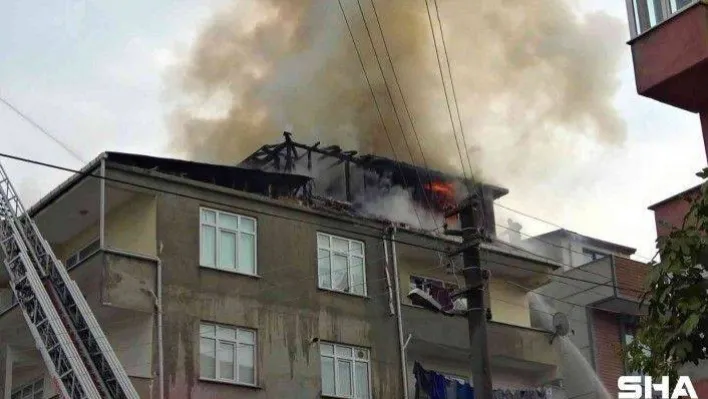 Ocakta unutulan yemek çatı katını alev alev yaktı