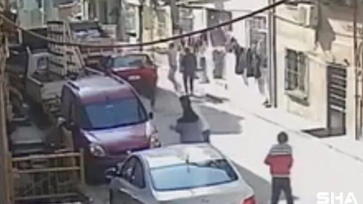 (Özel) İstanbul'da dehşet anları kamerada: Husumetli olduğu iki kardeşi pompalıyla vurdu