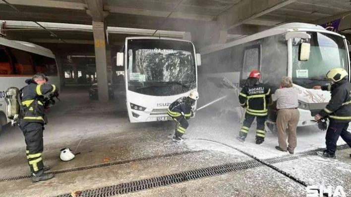 Park halindeki otobüste çıkan yangın korkuttu