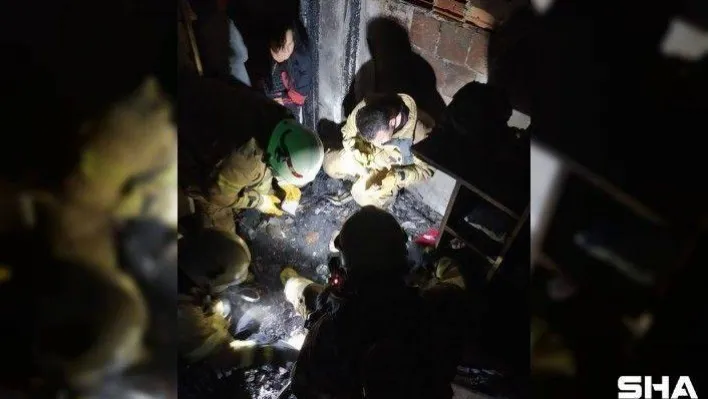 Pendik'te küle dönen evde itfaiyeden 'altın kurtarma' operasyonu