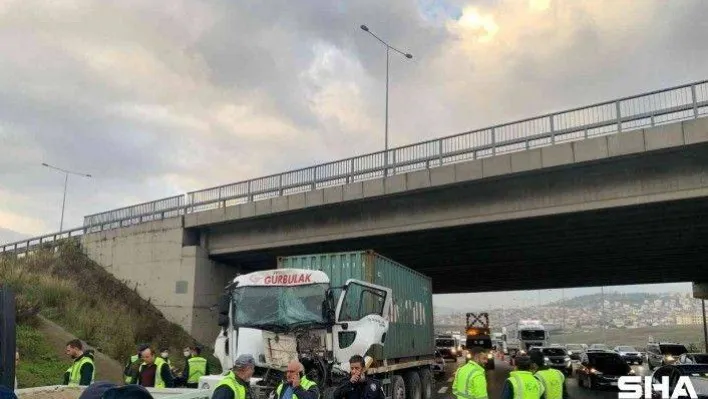 Sancaktepe'de tır kamyona arkadan çarptı: 1 yaralı