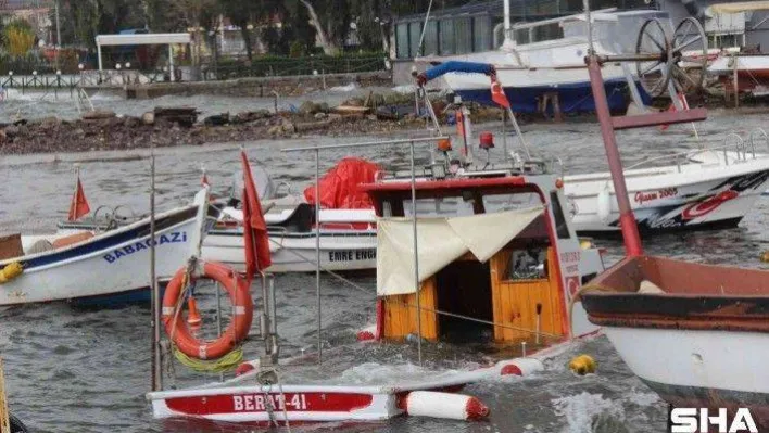 Şiddetli rüzgar balıkçı teknelerini de vurdu, 7 tekne alabora oldu