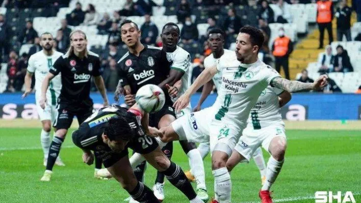 Spor Toto Süper Lig: Beşiktaş: 0 - GZT Giresunspor: 1 (İlk yarı)