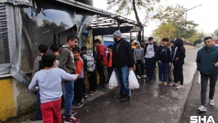 Sultangazi'de kundaklanan lokanta küle döndü