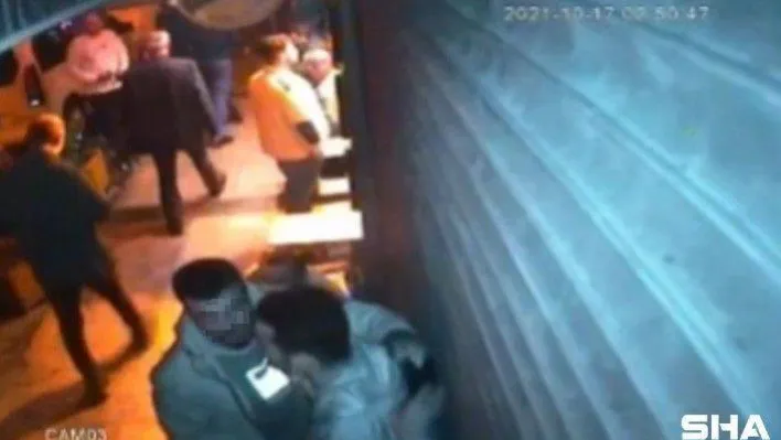 Taksim'de 'silkeleme' yöntemiyle hırsızlık: Kaşla göz arasında telefonu çaldı