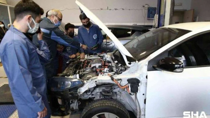 TOGG banttan inmeden aranan teknik elemanlar mezun oluyor