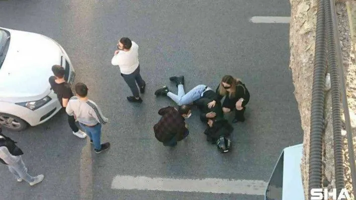 Tuzla'da motosiklet sürücüsü kadın, minibüse çarpıp yaralandı