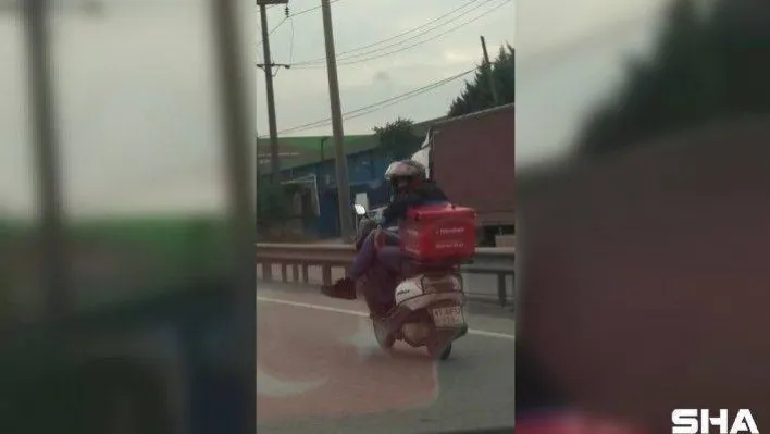 Tuzla'da motosiklette 'bacak bacak üstüne yolculuk' kamerada