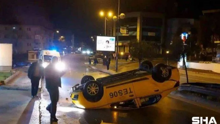 Üsküdar'da iki ticari taksi çarpıştı: 1 yaralı