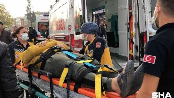 Yayaya çarpmamak için manevra yapınca motosikletten düştüler