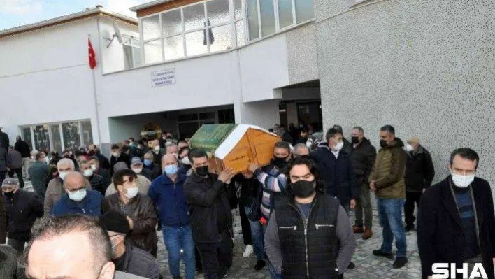 Aşı karşıtlığıyla bilinen doktorun cenazesi toprağa verildi