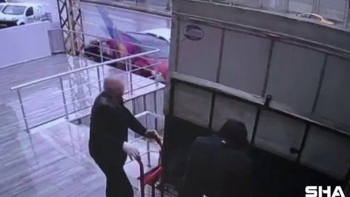 Ataşehir'de direksiyon hakimiyetini kaybeden kadın sürücü dehşet saçtı: 1 yaralı