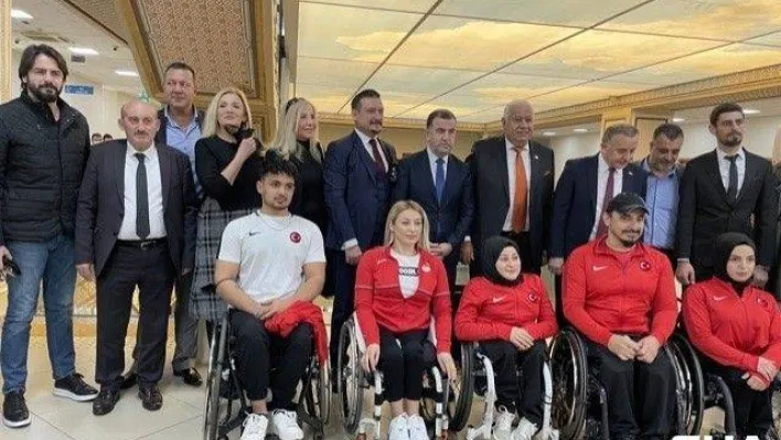 Bağcılar'da mankenler, 'Dünya Engelliler Günü' nedeniyle podyuma çıktı