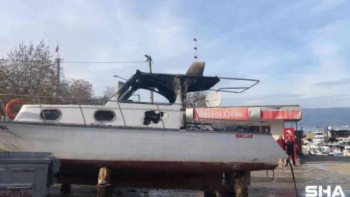 Balıkçı barınağına çekilen yat alev alev yandı
