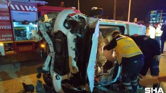 Balıkesir'de ambulansın da karıştığı zincirleme kaza: 3'ü sağlık görevlisi 4 yaralı