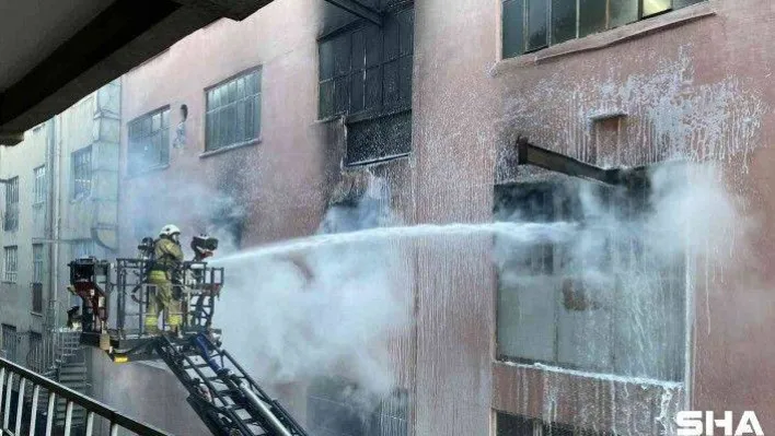 Bayrampaşa'da ayakkabı imalathanesinde korkutan yangın