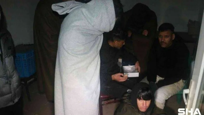 Bulgaristan'dan göçmenlere insanlık dışı muamele: Donmak üzereyken bulundular