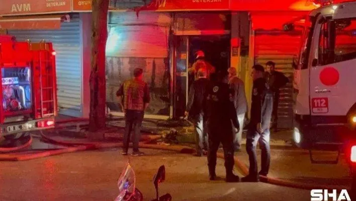 Bursa'da alışveriş merkezinde çıkan yangın korkuttu