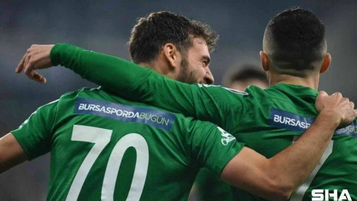 Bursaspor sahasında Royal Hastanesi Bandırmaspor'u konuk ediyor