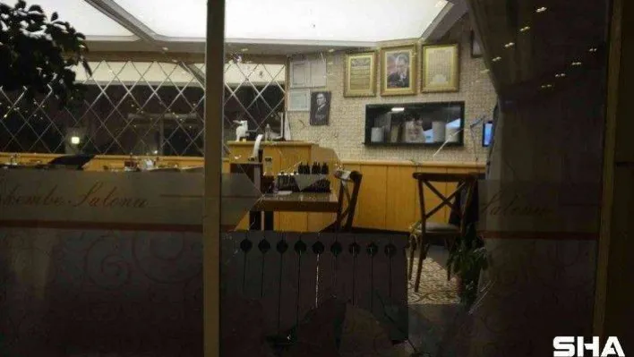 Büyükçekmece'de alkollü sürücü restorana daldı, ortalık savaş alanına karıştı