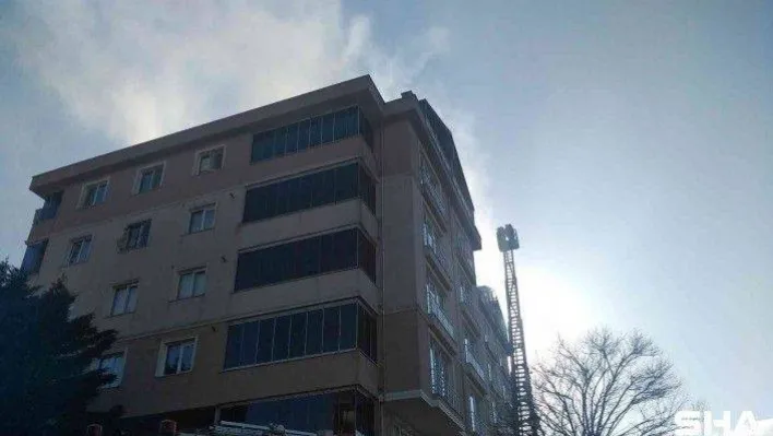 Büyükçekmece'de çıkan yangında anne ve kızı sinir krizi geçirdi