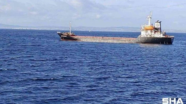 Çanakkale Boğazı'nda makine arızası yapan gemi kurtarıldı