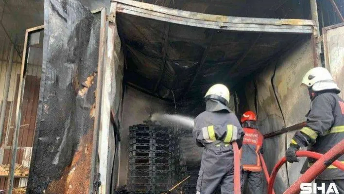Çelik palet üreten fabrikada çıkan yangın korkuttu