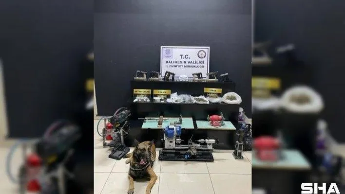 Edremit'te silah ve uyuşturucu operasyonu: Evden çıkanlar polisi bile şaşırttı