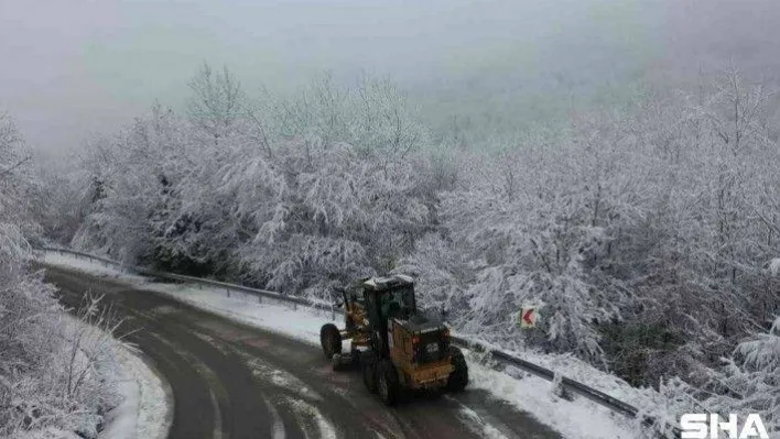 Ekipler lapa lapa yağan kar ile işte böyle mücadele ediyor