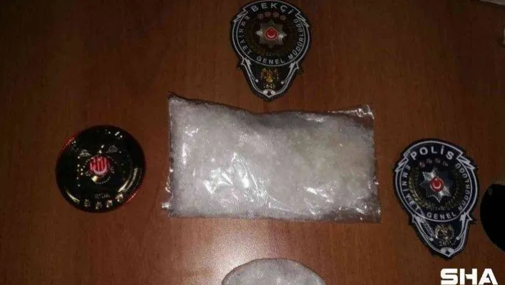 Ekiplerce durdurulan araçta 142 gram metamfetamin ele geçirildi